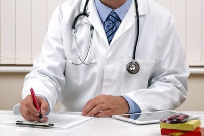 Atestado médico: o empregador pode recusar?