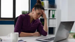 Controle de ponto gratuito: quando basta e quando sai caro para a empresa em 2026
